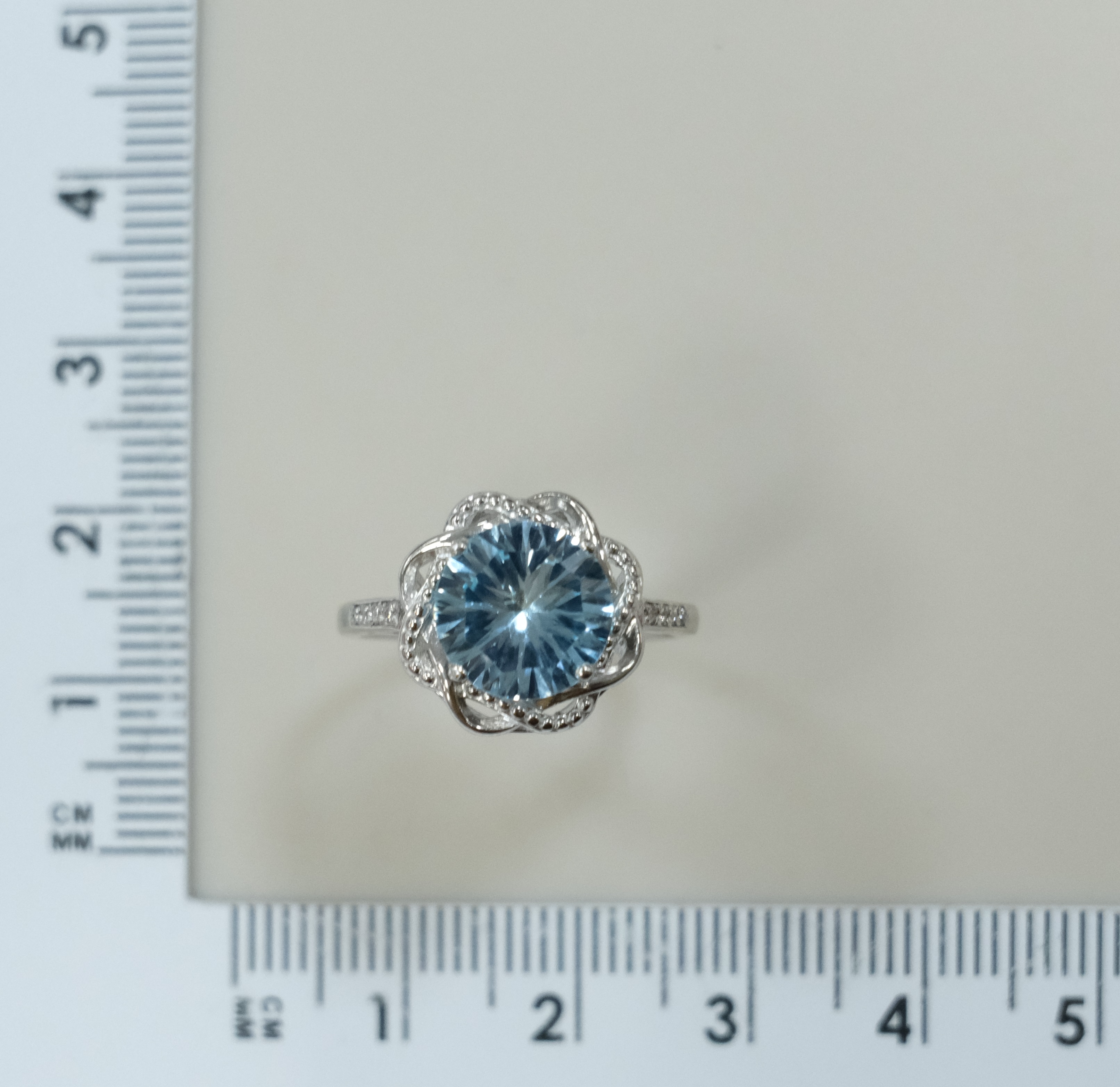 Серебряное кольцо с топазом